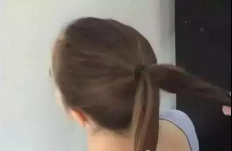 舞蹈盘头教程,简单快速的盘头方式