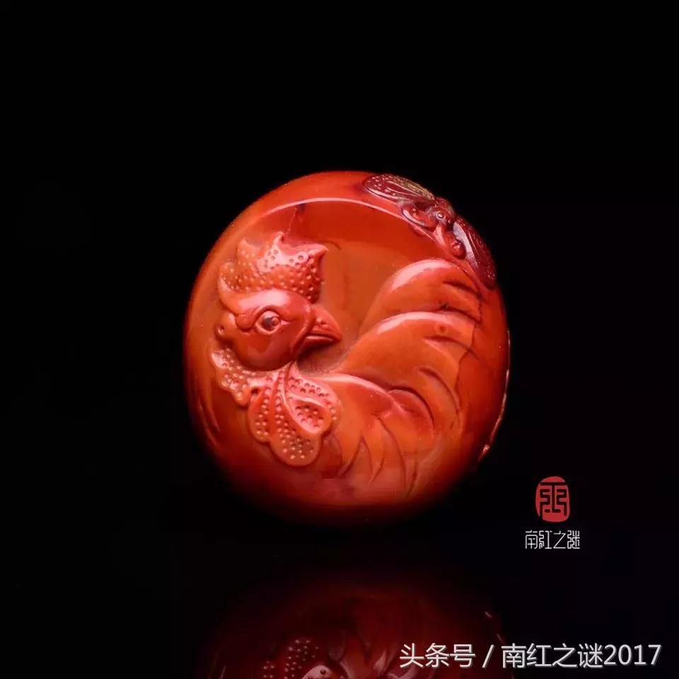 哪些属相可以佩戴南红在右手,南红和鸡翅木珠子戴哪更招财辟邪