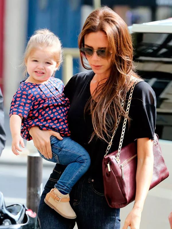 买14亿豪宅就为让小孩踢球，贝嫂家为什么没养出败家子？