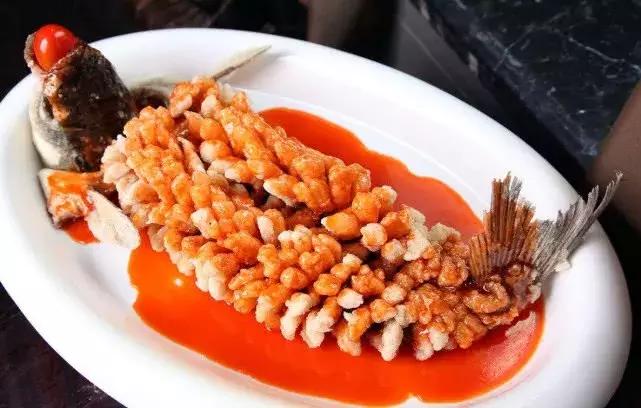 农村女大厨教大家做松鼠鱼,国宴大厨做鲈鱼松鼠鱼