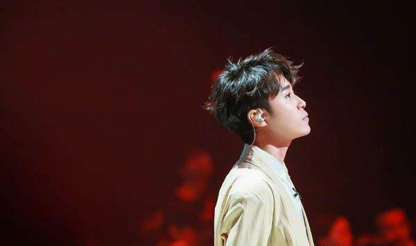 华晨宇吴青峰李宇春我只在乎你,明日之子2华晨宇vs吴青峰谁赢了