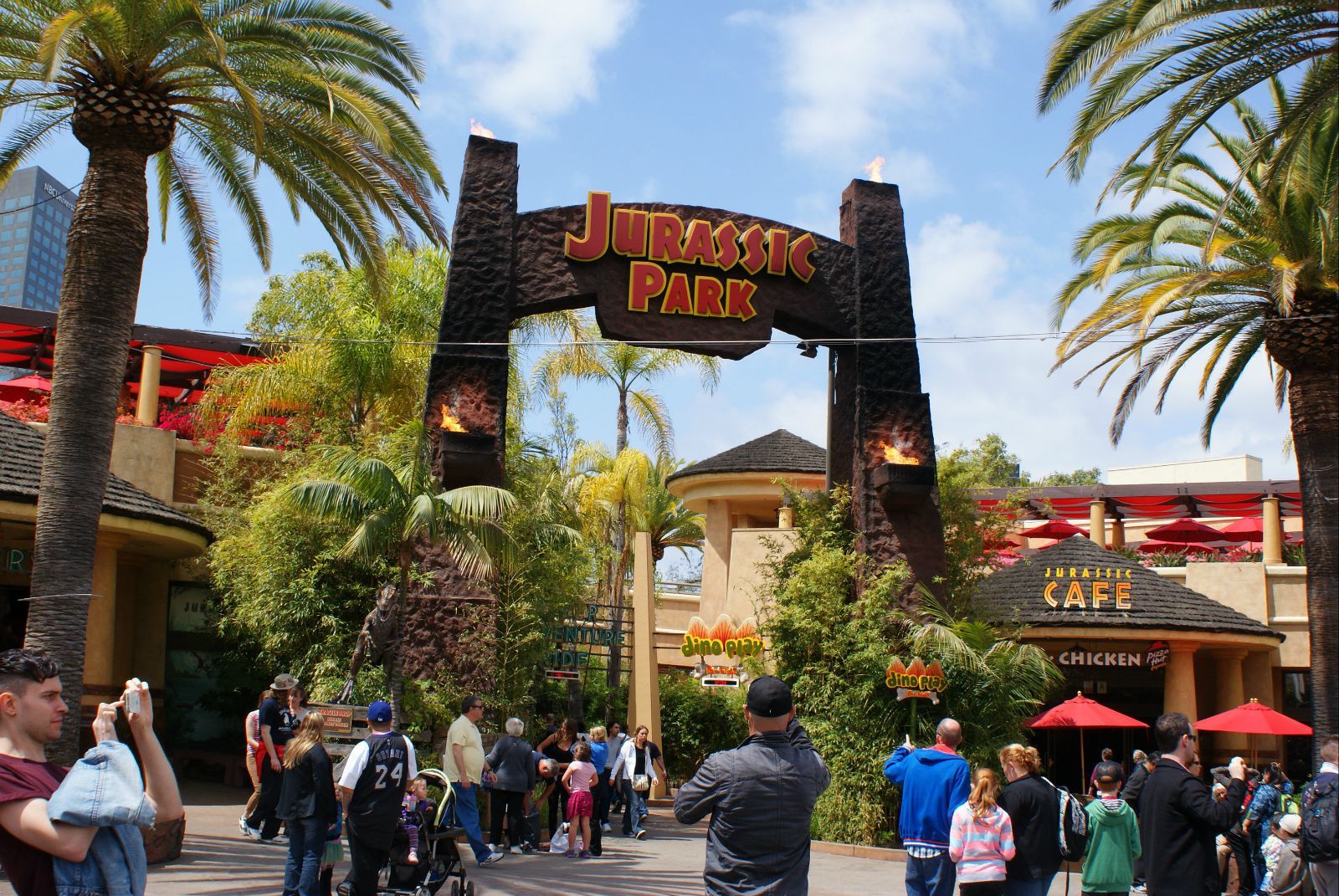 有举办足球世界杯的国家,世界第三个gdp过100000美元的国家