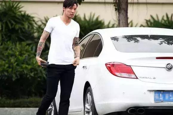 中国男足都开什么车,中国足球运动员都开什么车