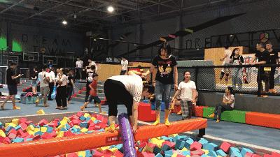 天津攀岩墙室内游乐场,天津攀爬类游乐园