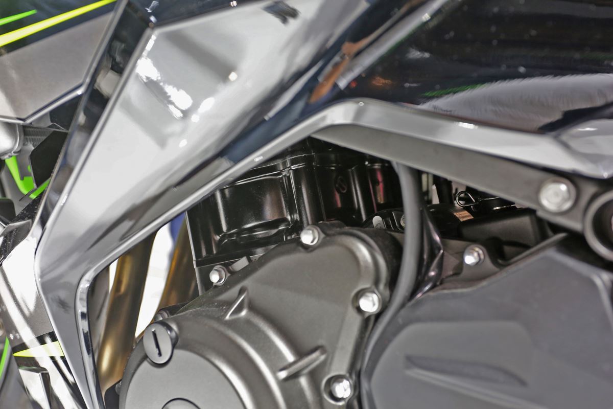 川崎z400对比忍者400,川崎忍者400和本田400f