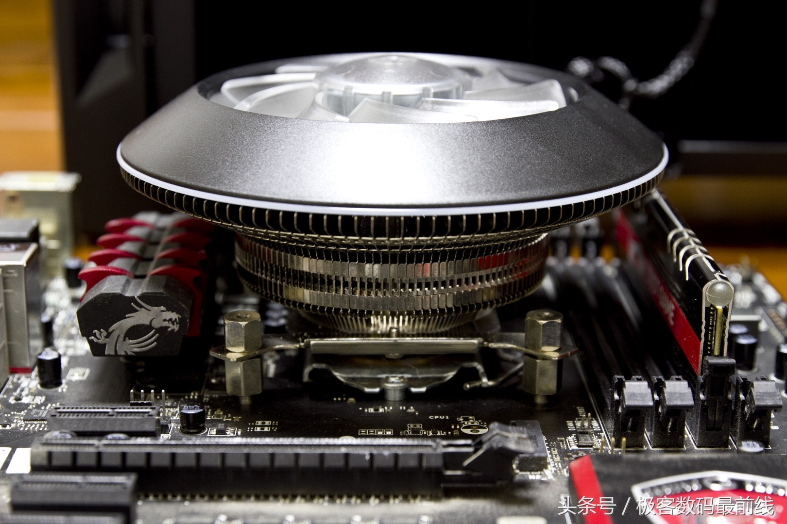 联力双子座幻彩和rgb的区别,联力双子座幻彩