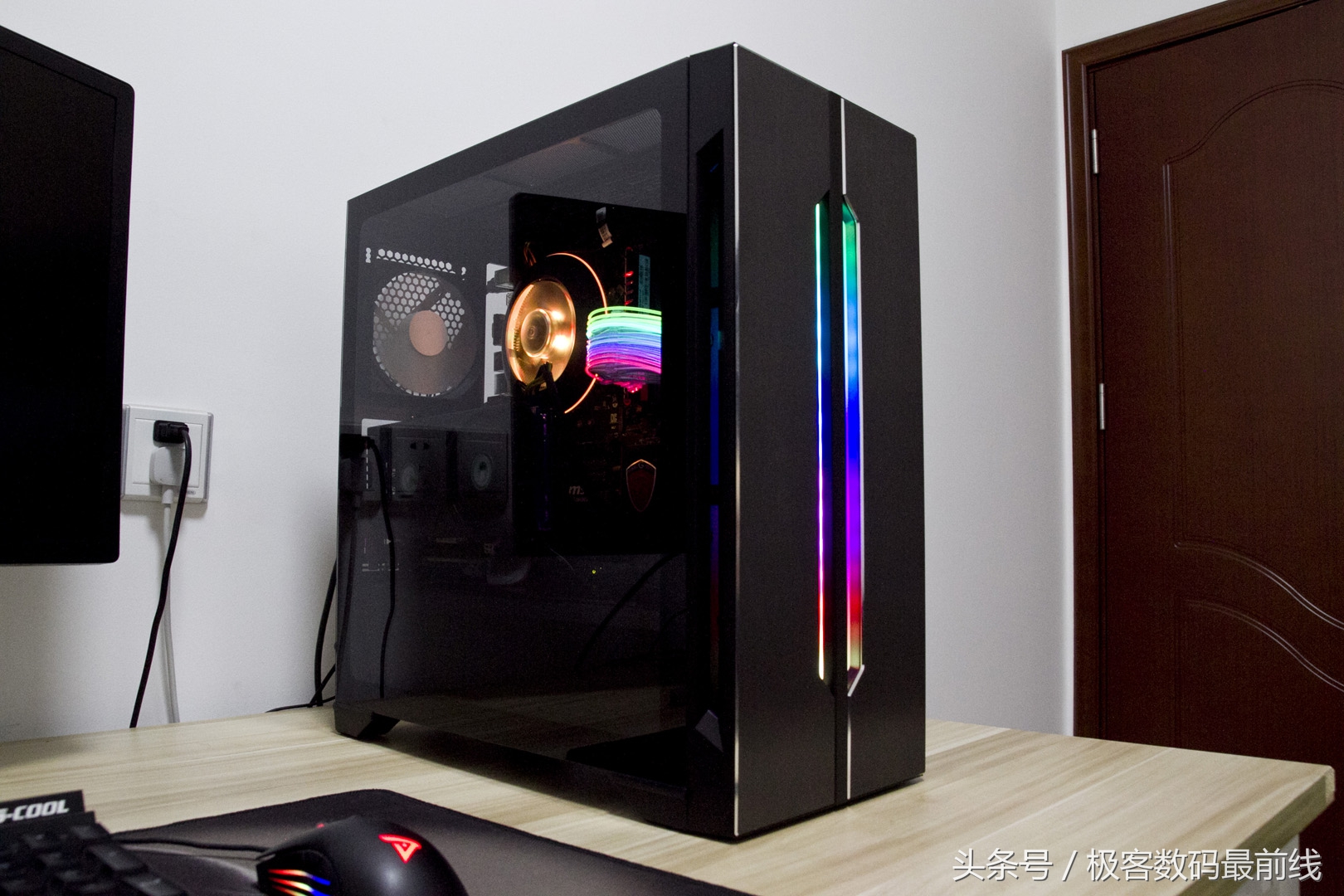 联力双子座幻彩和rgb的区别,联力双子座幻彩