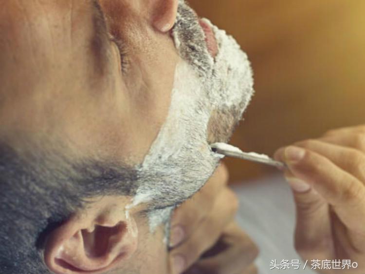 用电动剃须，胡子却生长太快，用手动的怎样刮胡子不会受伤？