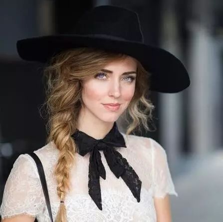 赵薇曾经凭借一部还珠格格而爆火,赵薇1998年和还珠格格的不解之缘