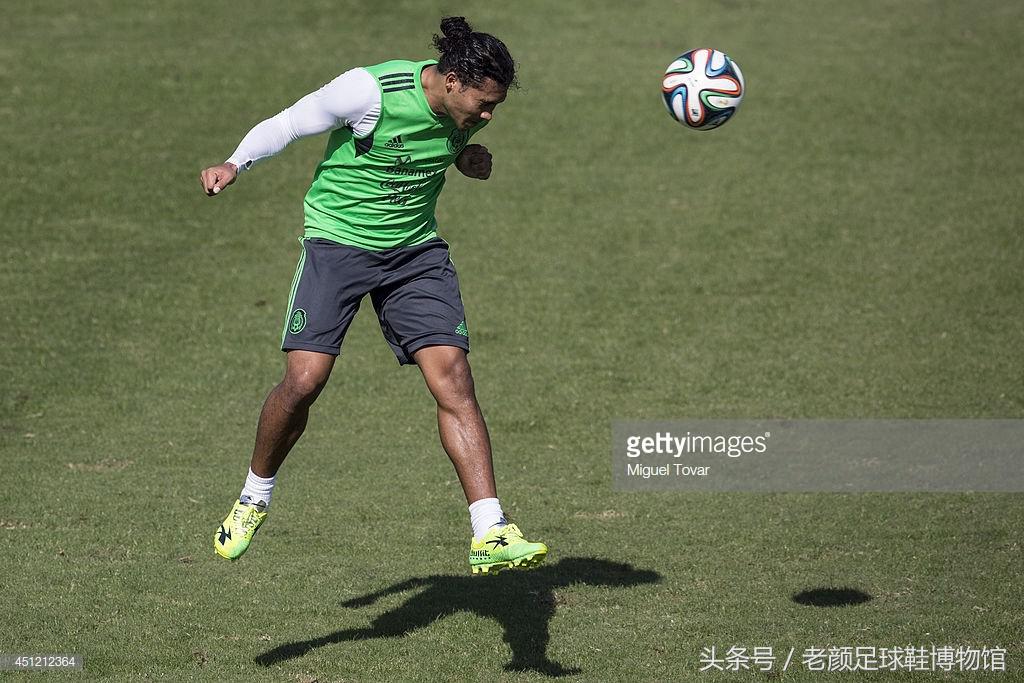 世界杯鸳鸯足球鞋,世界杯彪马鸳鸯足球鞋绿橙