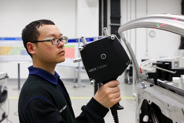 都在说新能源汽车并线生产可谁能像宝马这么智能化？