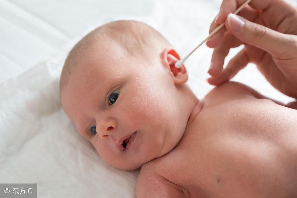 很多人还在这样给宝宝洗澡，小心会伤害宝宝！