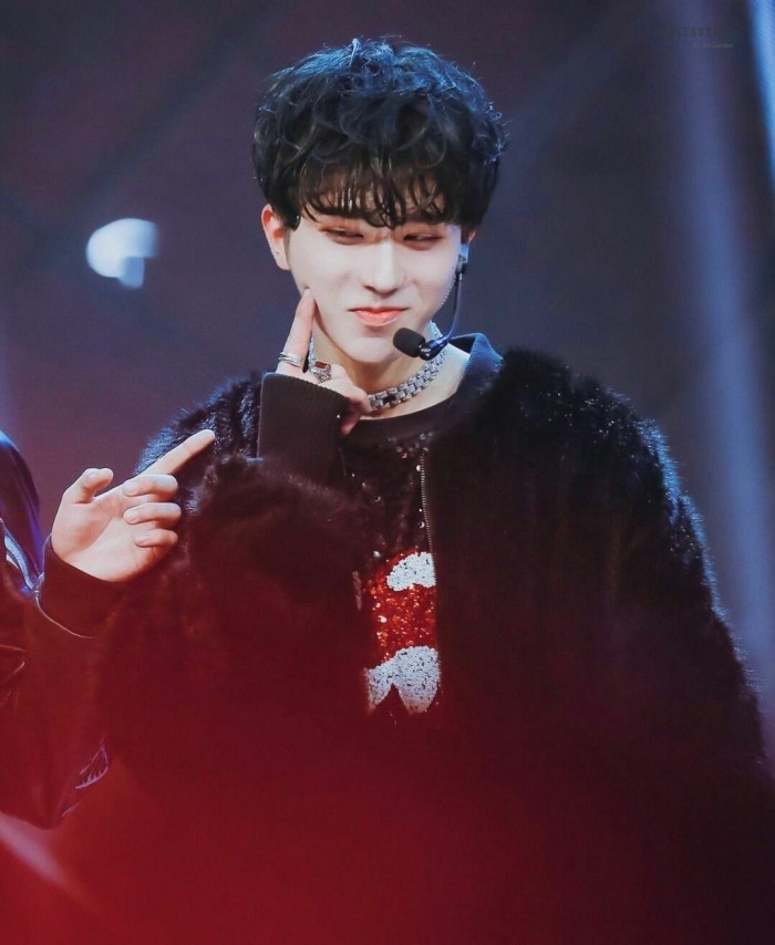 易烊千玺蔡徐坤网络对比,易烊千玺和蔡徐坤的同框对比