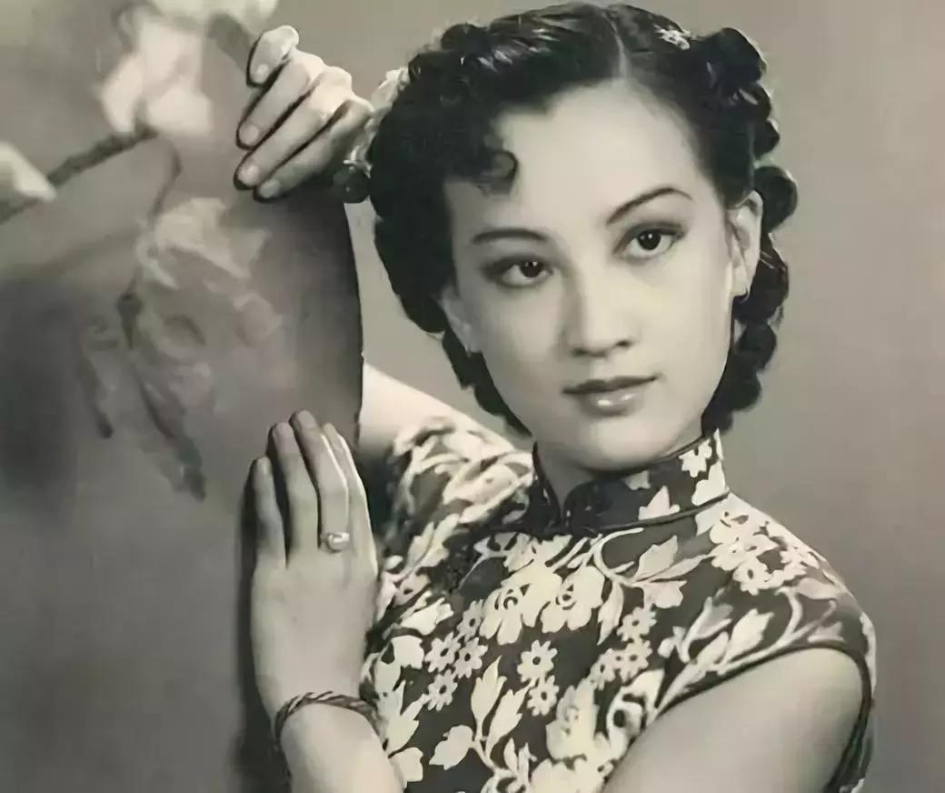 中国古代女子服装怎样穿 (古代女子服装变化)