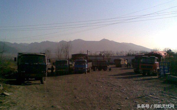 那一夜，差点被冻死在驾驶室，老司机讲述40年卡车生涯