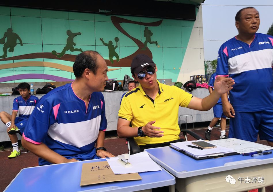 读“董”足球第255期——炎炎夏日球场上的另一种激情