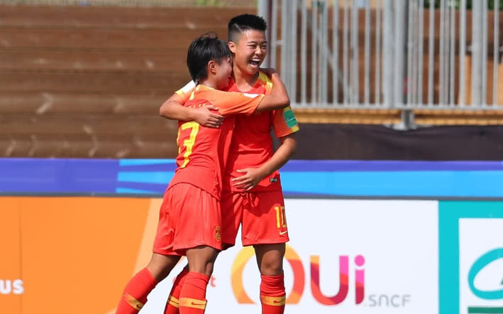 中国女足场外花式球技,女足花式过人