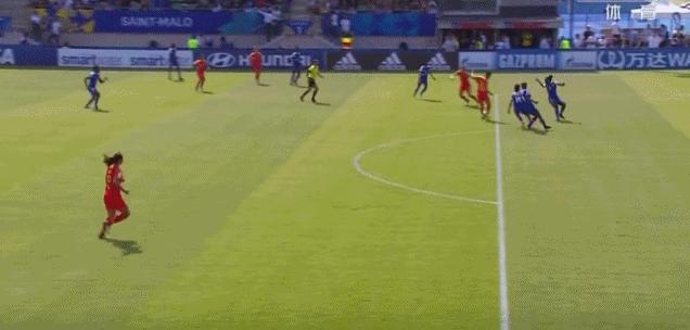 世界杯中国女足姑娘禁区内花式过人戏耍对手！这一招够国足学几年