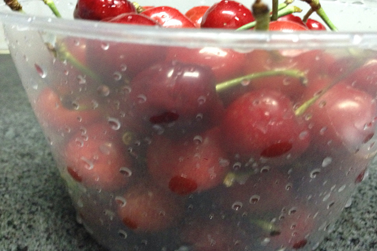 这些水果妈妈要舍得给孩子吃,这些水果一定要让孩子适量食用