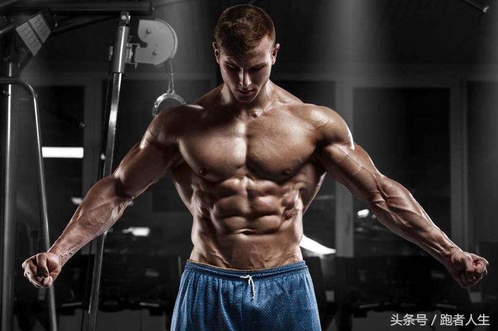 三角肌怎么练可以练到最大无器材,三角肌锻炼不到位