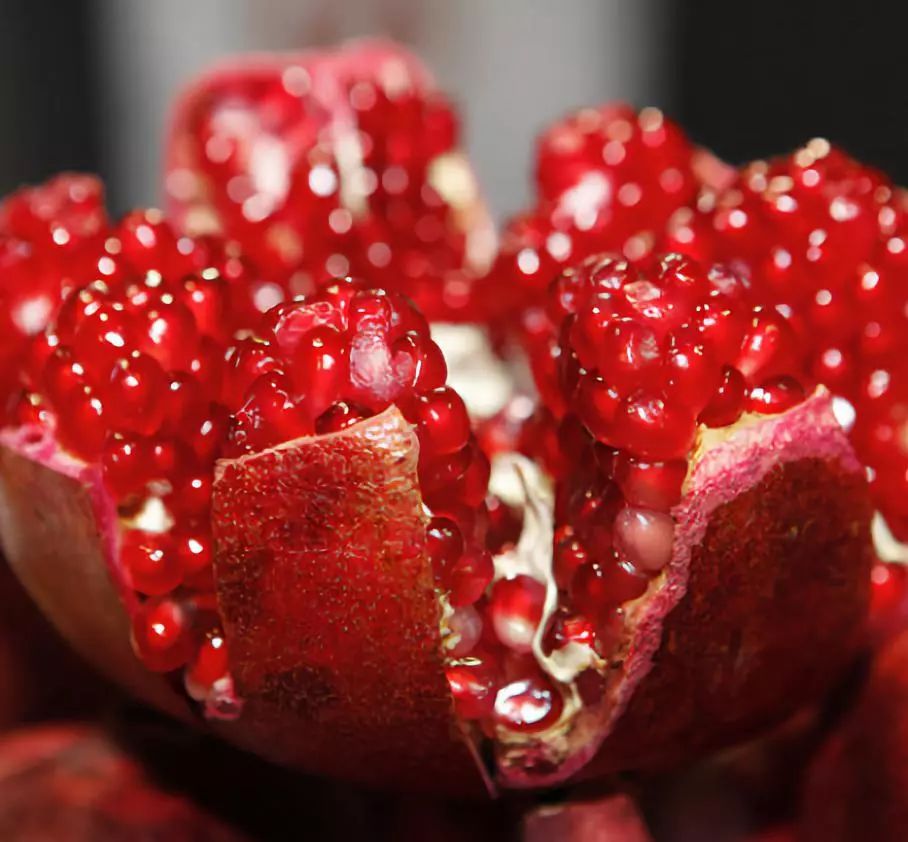 突尼斯软籽石榴被称之为雅诗兰黛,被誉为可以吃的雅诗兰黛软籽石榴