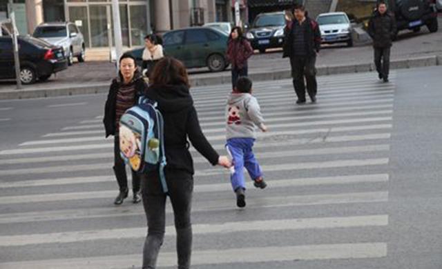 北京双胞胎在青岛溺亡妈妈现状,青岛北京双胞胎溺亡