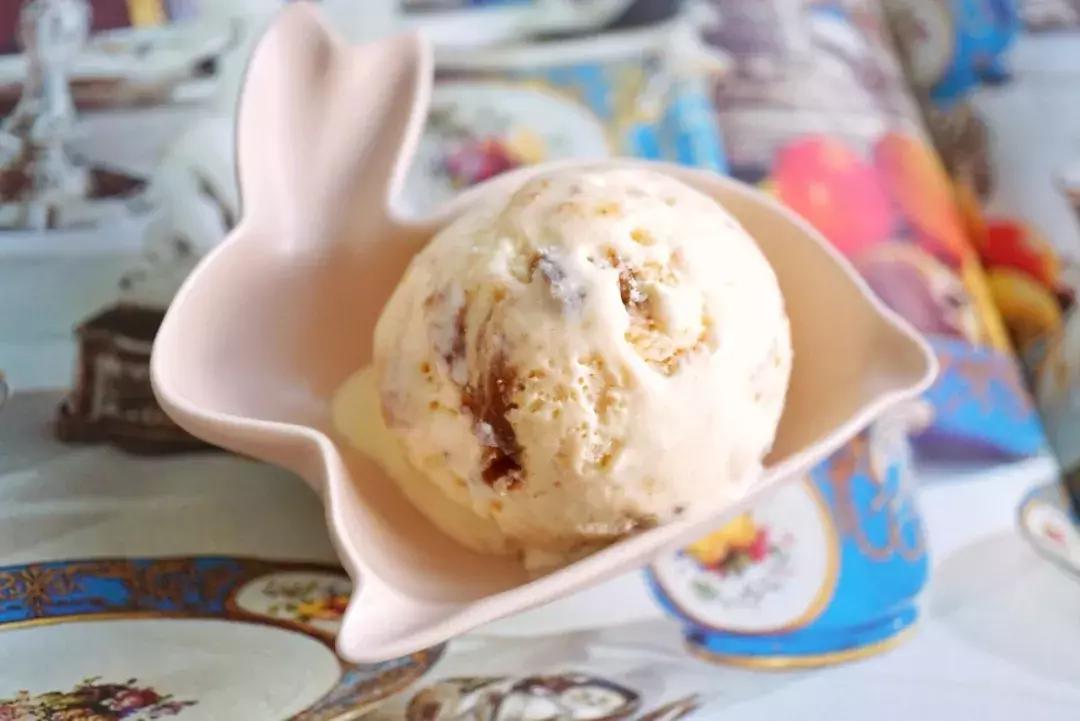 冰淇淋是冰的吃了没有热量 (冰淇淋没有热量因为它是冷的奶茶)