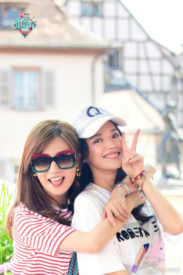 赵薇中餐厅编发视频,赵薇中餐厅编发