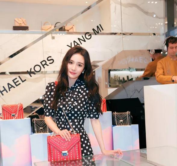 七夕新款大牌包包,杨幂周笔畅包包新品发布会视频