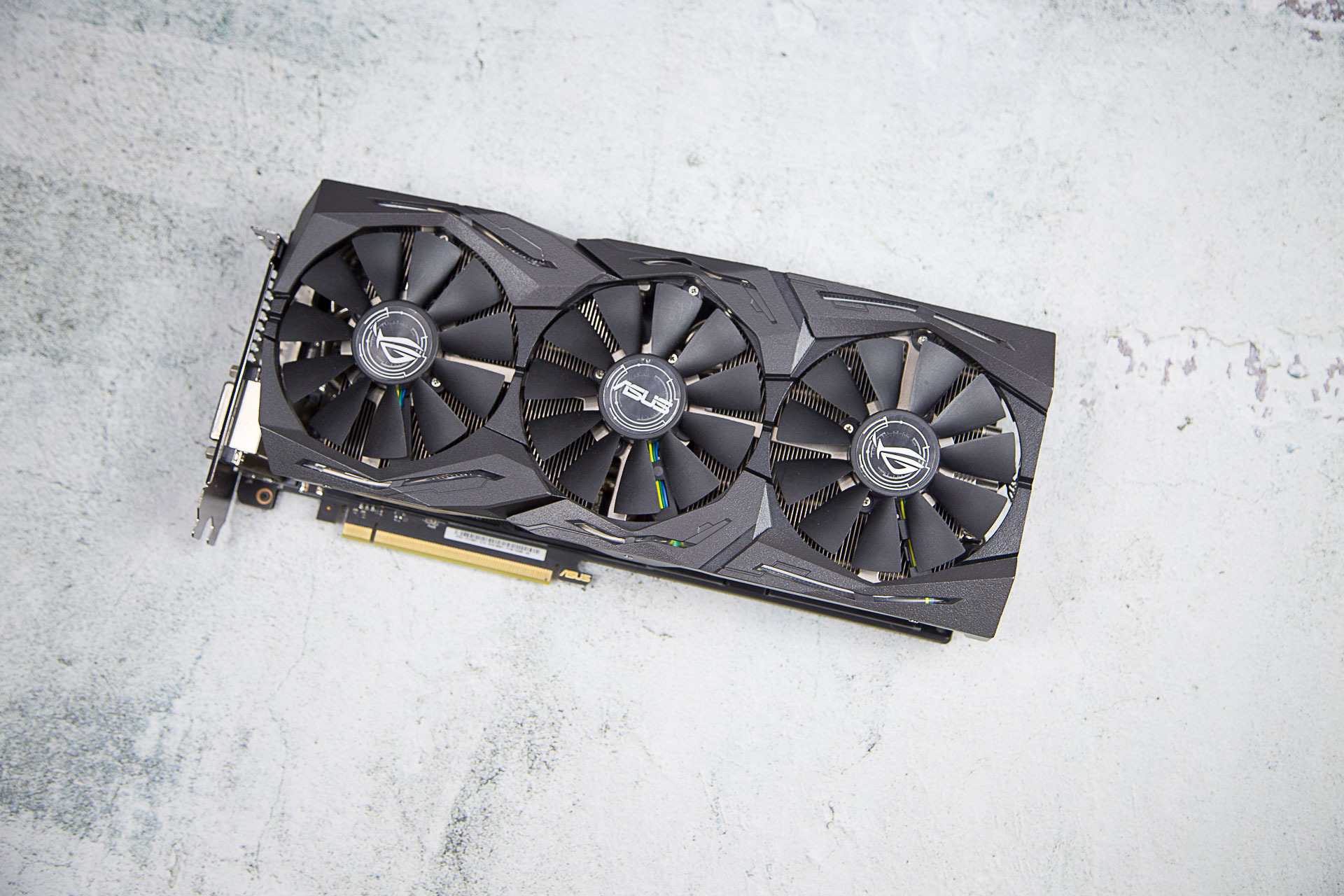 华硕1070ti显卡怎么装,华硕1070ti装机效果