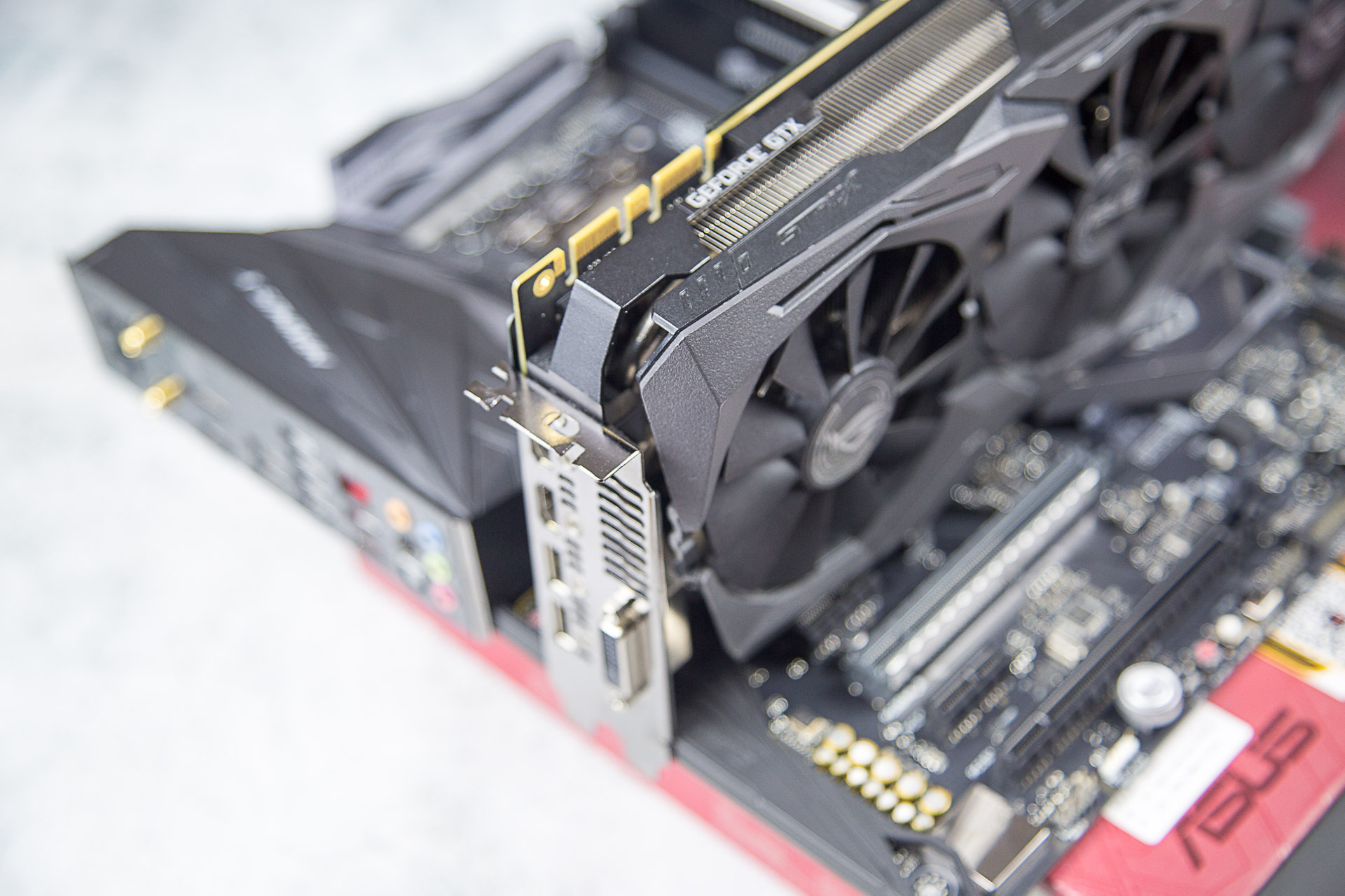 华硕1070ti显卡怎么装,华硕1070ti装机效果