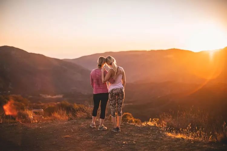 父母原地不动代沟,代沟在于父母还是在于孩子