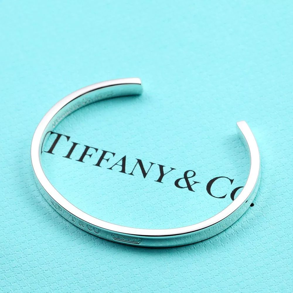 毛孔粗大黑头多脸爱出油小妙招,毛孔黑头夏天出油怎么护肤