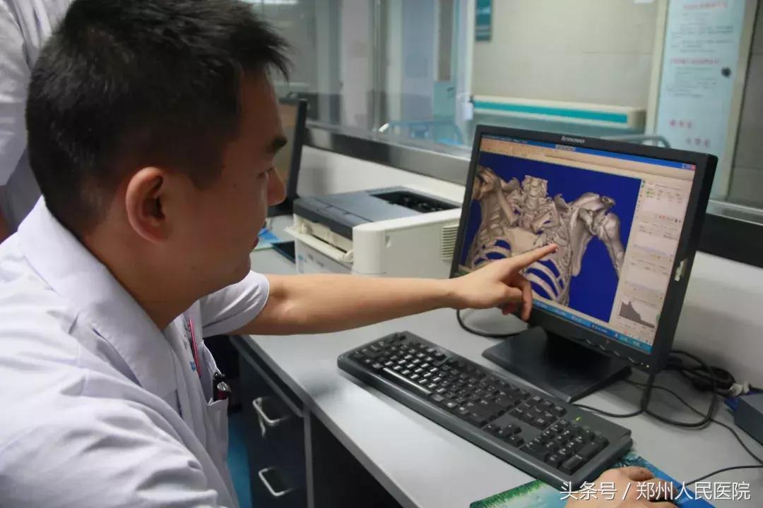 凶险！农民工左胸砸了个“大窟窿”，险些一命呜呼！