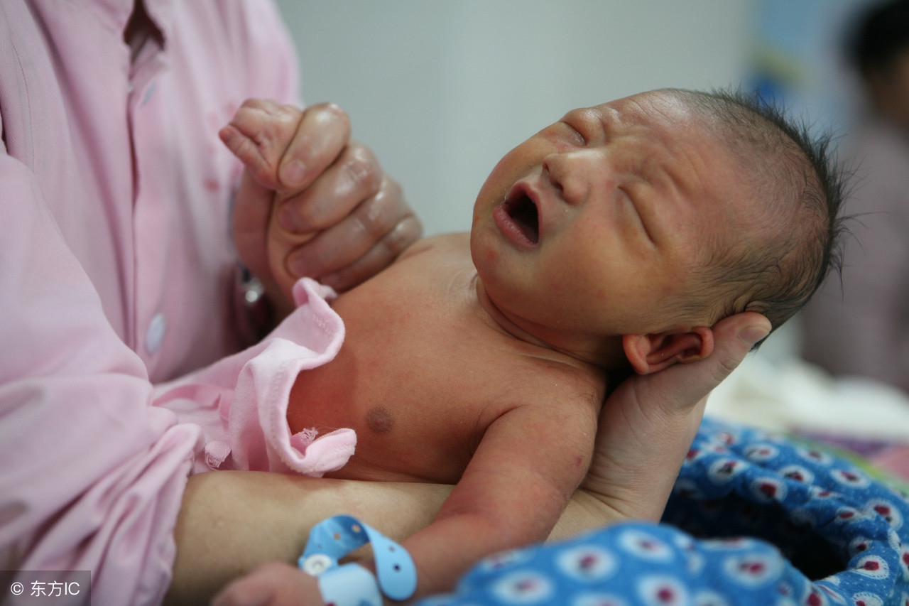 新生儿淹脖子红了快速缓解方法,宝宝淹脖子应该怎么处理