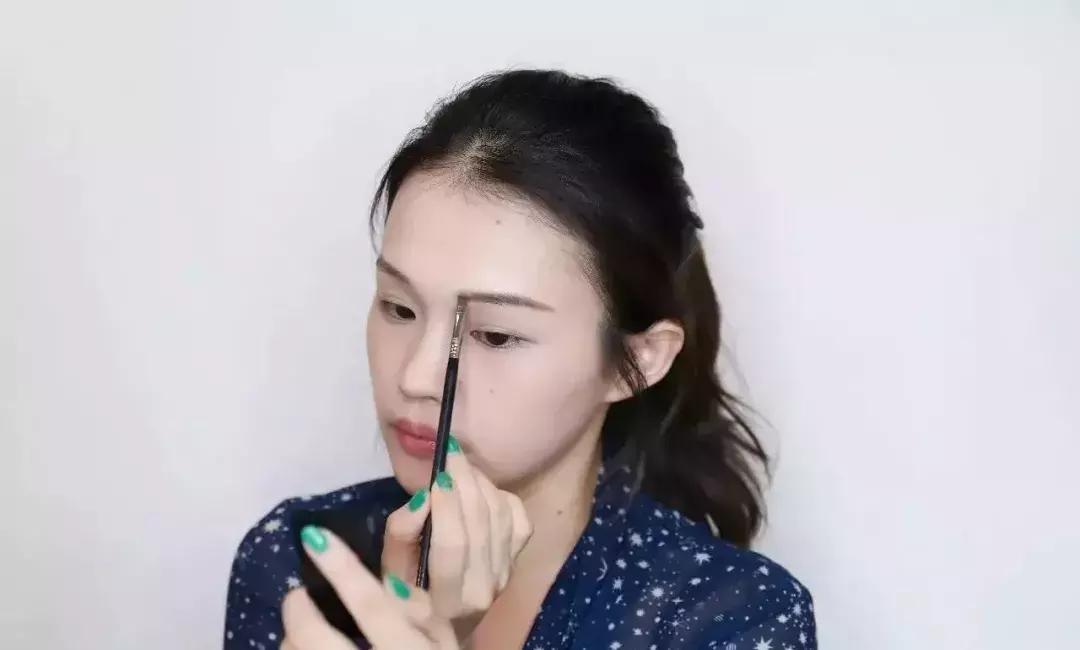 早起画个精致妆,5分钟快速出门日常妆