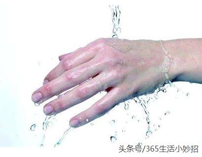 风靡这么多年的万能神器风油精，究竟有什么神奇的效用让人青睐