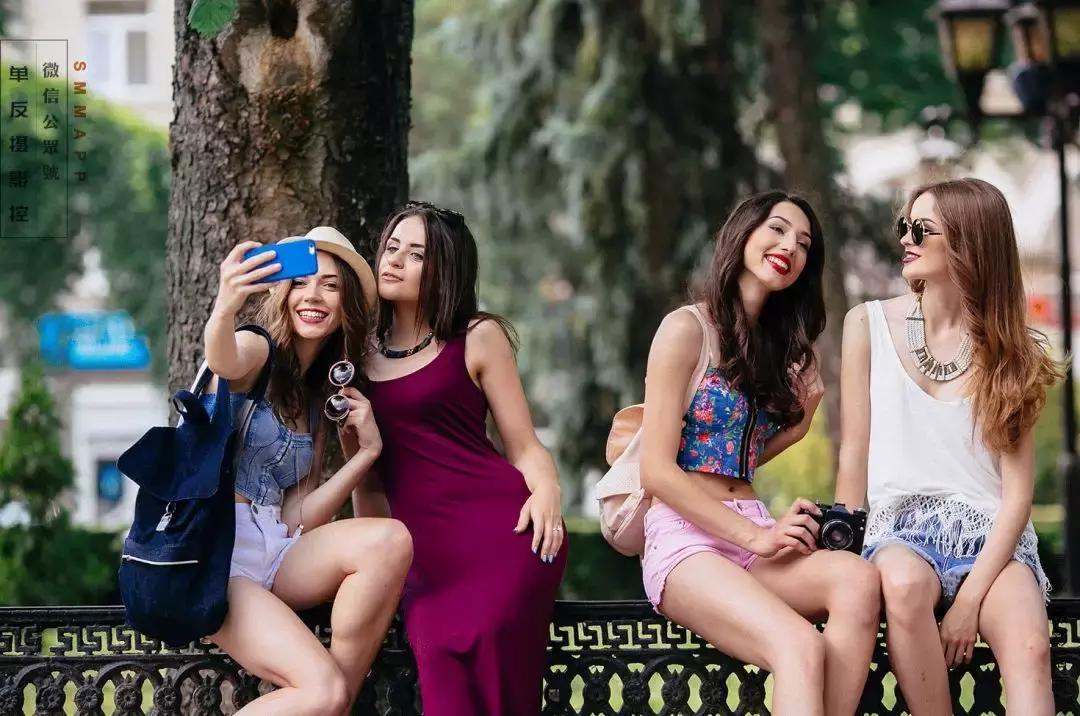 闺蜜拍照姿势三人合照高级感,闺蜜合影照片怎么拍好看