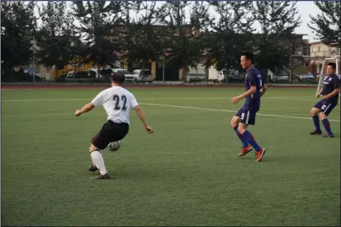 点燃新激情,丰富新生活——“映连红杯”足球邀请赛鸣锣收金