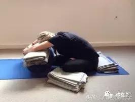 姨妈期间可以做的瑜伽动作,姨妈期间瑜伽每天必练8个动作