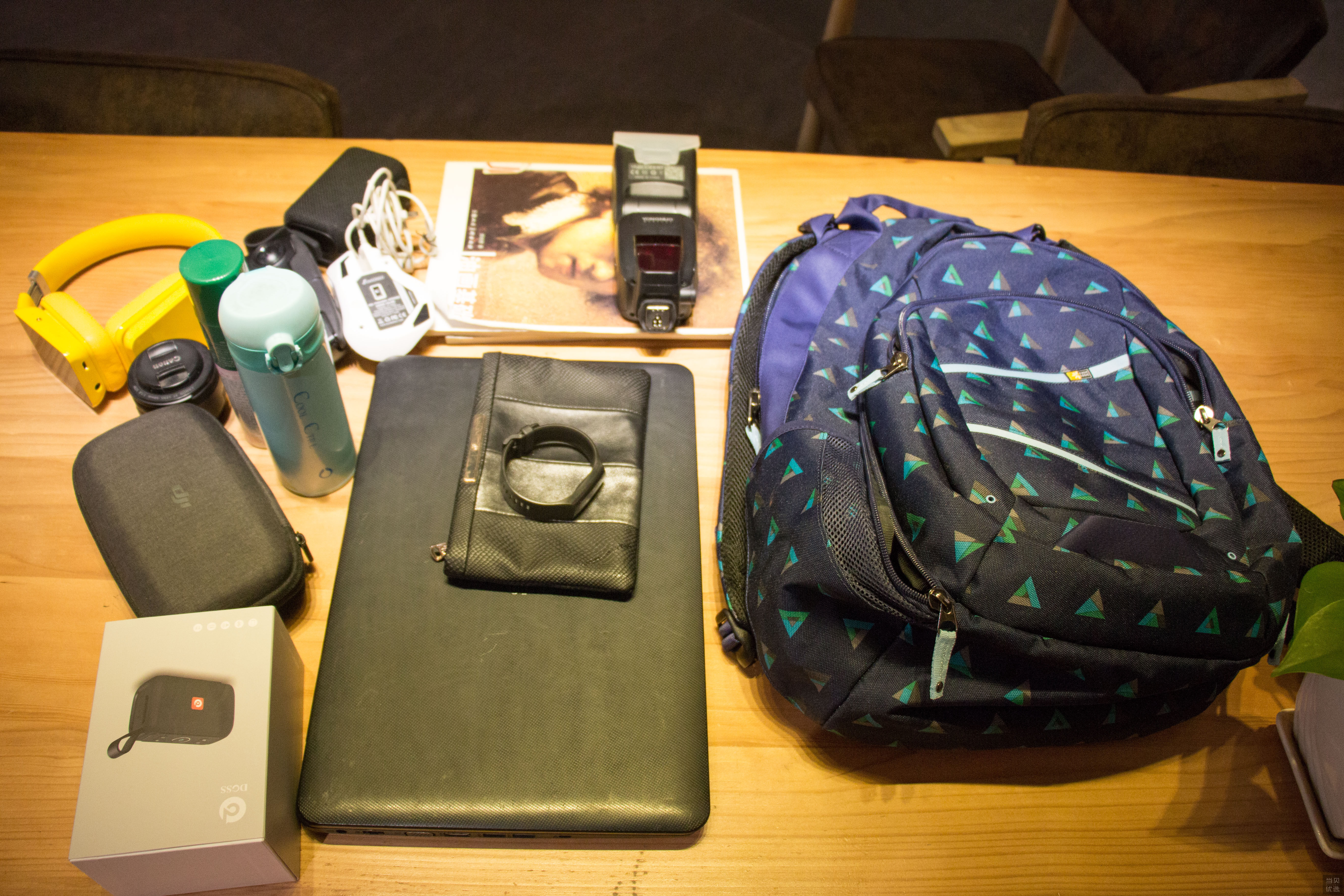 caselogic双肩电脑包防水吗,杰斯伯双肩包测评