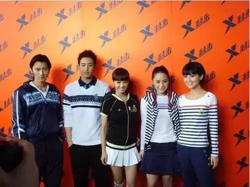 时下年轻人喜爱的潮牌有哪些,年轻人现在穿的潮牌有哪些