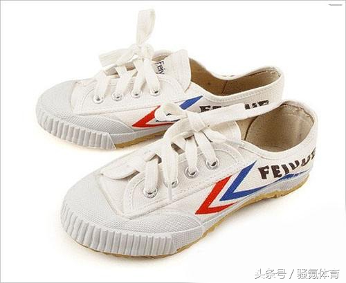 如何帮小孩选足球鞋尺码,怎么挑选一双优质的足球鞋