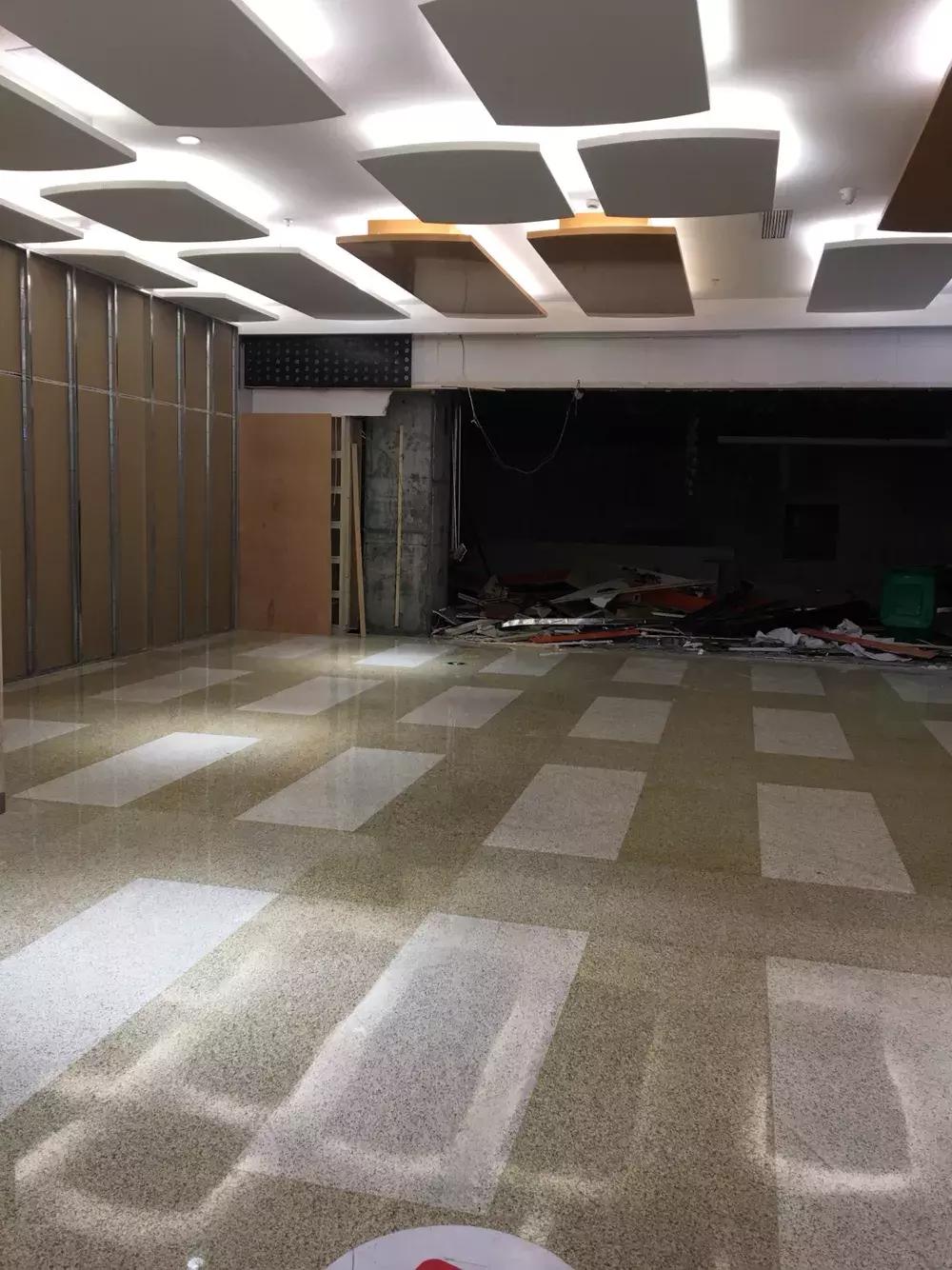 芜湖市八佰伴发生什么事,芜湖八佰伴夜间入口