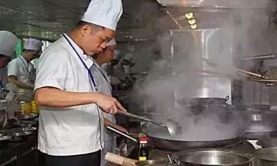 炖肉过程中加冷水还是开水,炖各种肉类为什么要焯水