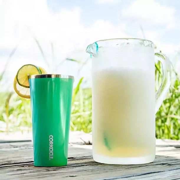 能装各种冷饮的保温杯,还是金球奖伴手礼