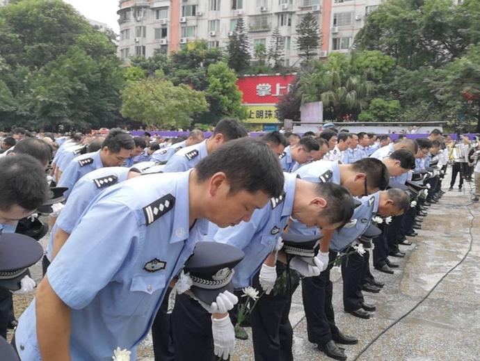 四川逃犯砍杀2警察：误以为仇人藏身派出所疯狂报复