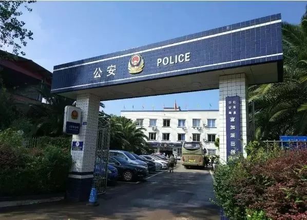 四川仁寿逃犯砍人系误以为仇人藏身派出所疯狂报复！今天，全城洒泪送英雄