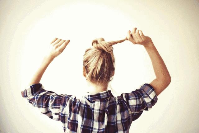 头发这样扎起来真好看,减龄发量少怎么扎头发