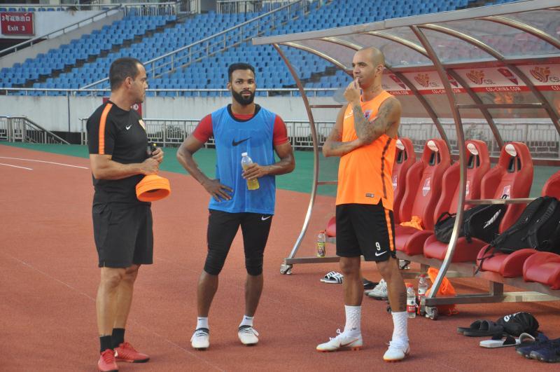 鲁能4:1最新比赛,中超第十七轮重庆对鲁能